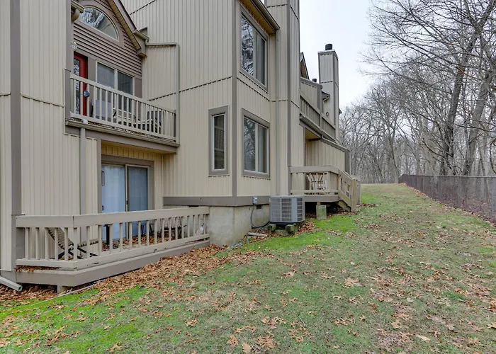 East Stroudsburg Townhouse < 1 Mi To Ski Area!