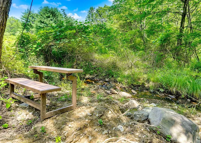 Secluded Poconos Cabin: 75 Acres & Fire Pit!
