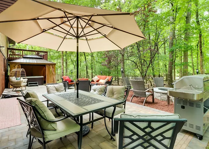 Pocono Mtn Ski Retreat: Hot Tub & Game Room
