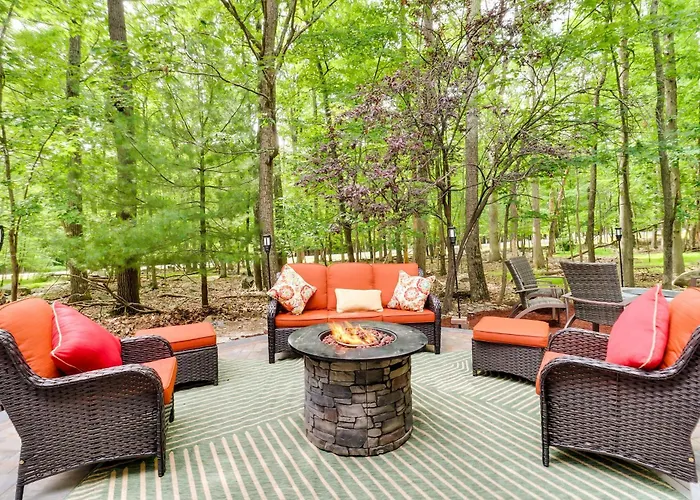 Pocono Mtn Ski Retreat: Hot Tub & Game Room