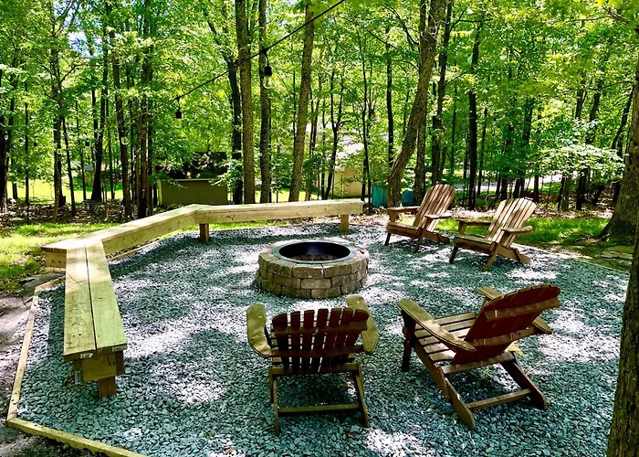 Amazing Home With Private Pool, Game Room & Fire Pit!